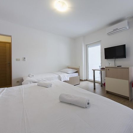 Villa Klara Guest House Baška Voda المظهر الخارجي الصورة