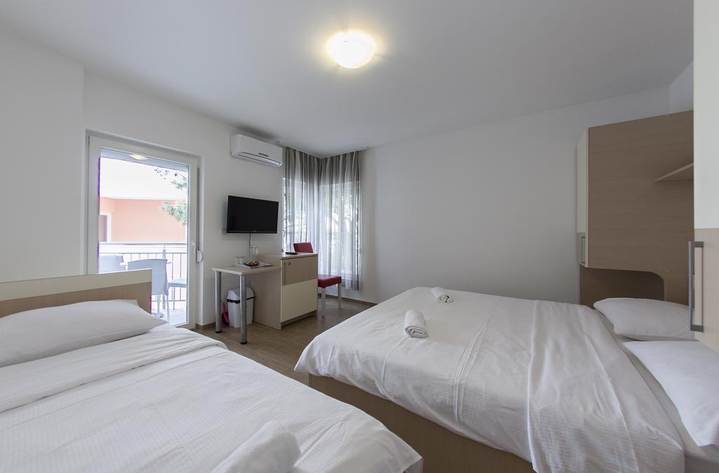 Villa Klara Guest House Baška Voda المظهر الخارجي الصورة