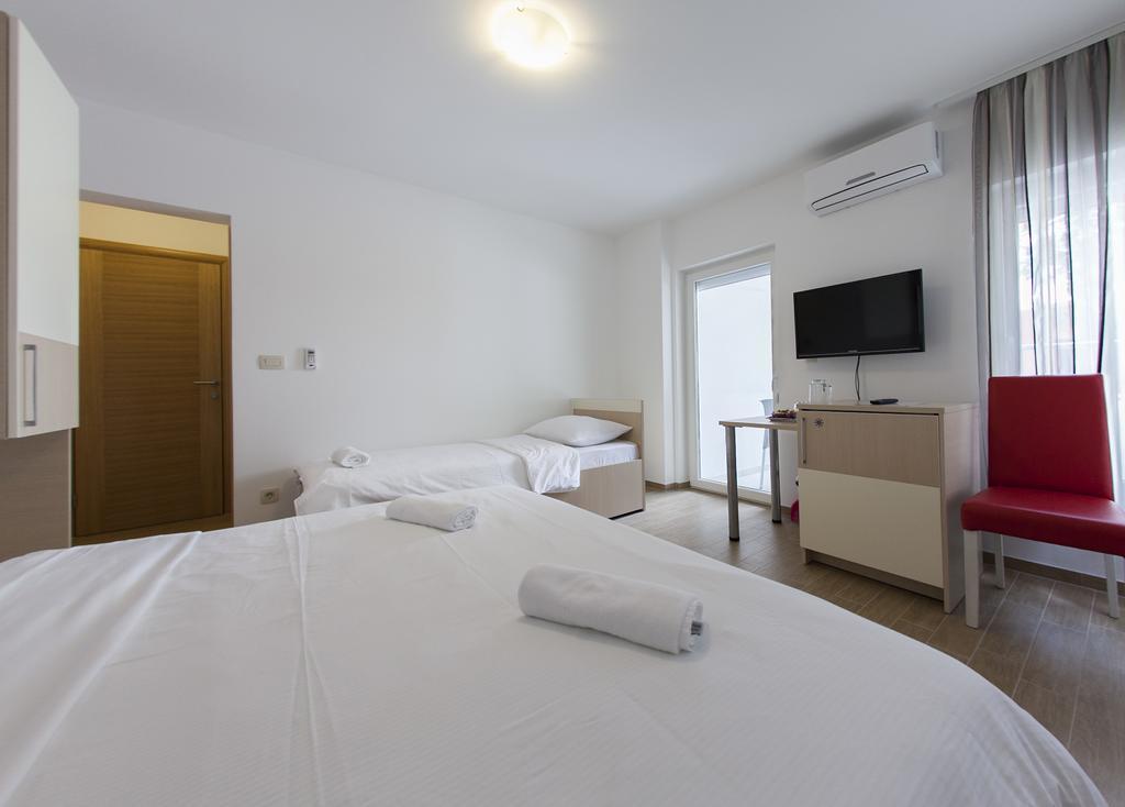Villa Klara Guest House Baška Voda المظهر الخارجي الصورة