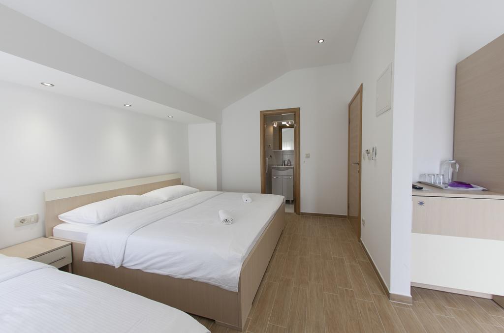 Villa Klara Guest House Baška Voda المظهر الخارجي الصورة
