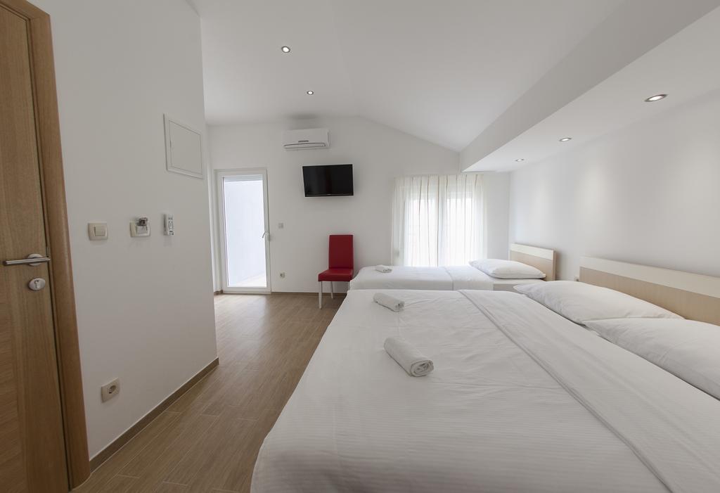 Villa Klara Guest House Baška Voda المظهر الخارجي الصورة