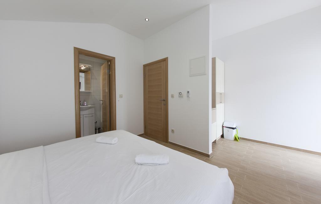 Villa Klara Guest House Baška Voda المظهر الخارجي الصورة