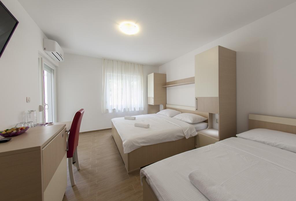 Villa Klara Guest House Baška Voda المظهر الخارجي الصورة
