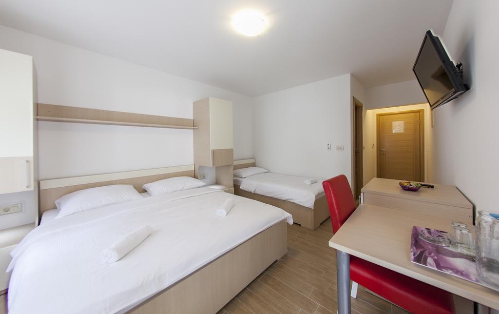 Villa Klara Guest House Baška Voda المظهر الخارجي الصورة