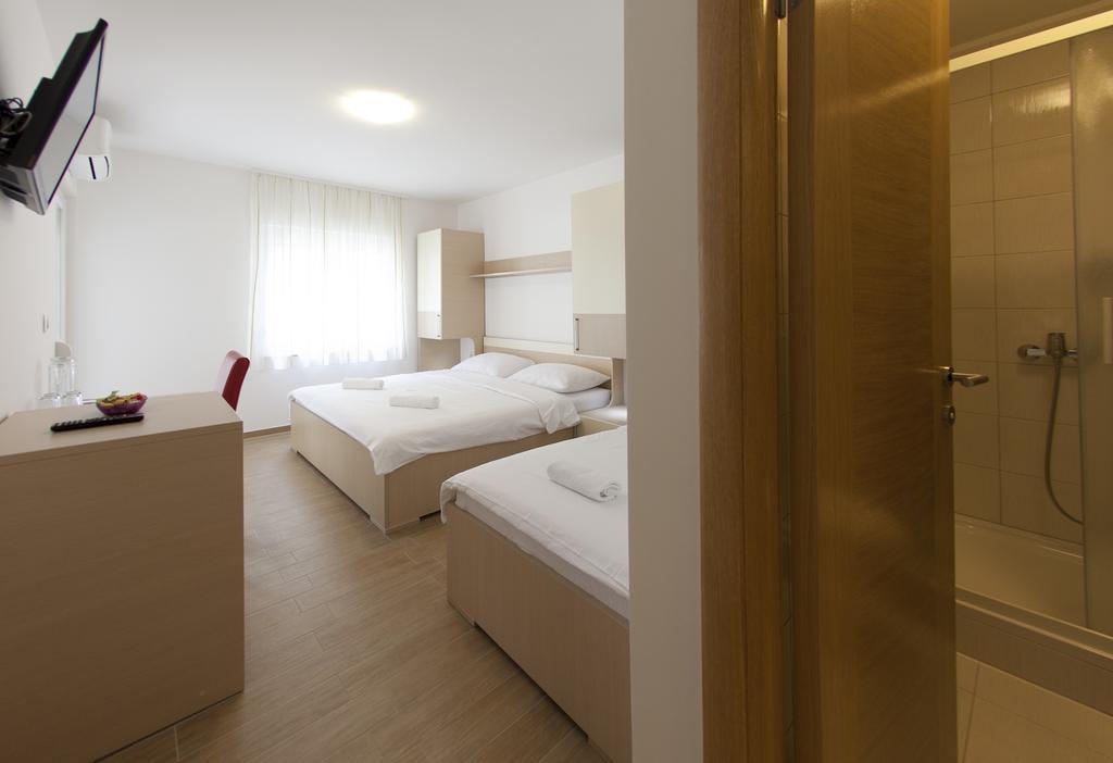 Villa Klara Guest House Baška Voda المظهر الخارجي الصورة